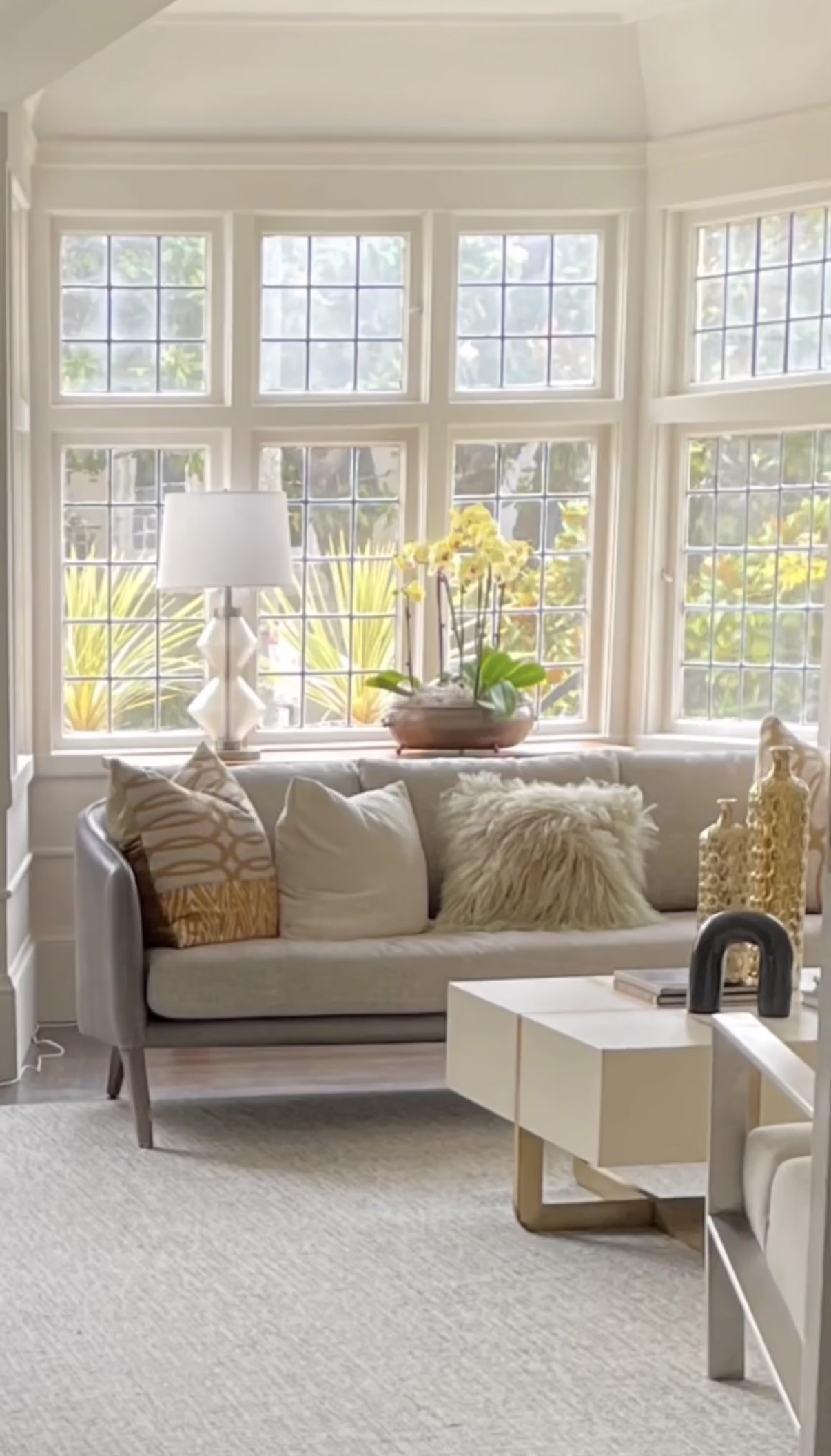 Light and airy reception room in pastel colors
